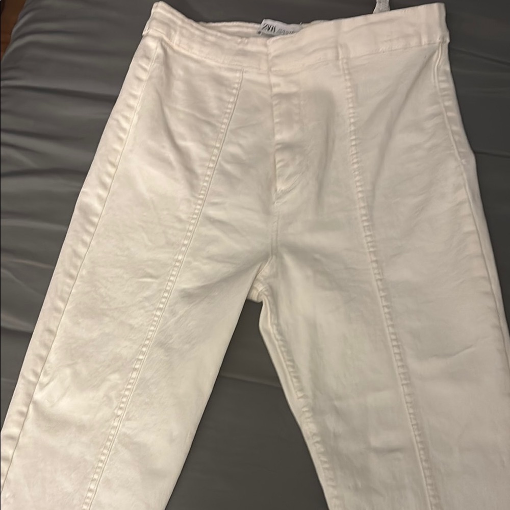 ZARA white Denim - never worn size USA 8